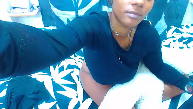 Snapshot of SAVAGExBOO chatting on 01/01/25, 04:18 SAVAGExBOO online show from 01/01/25, 04:18