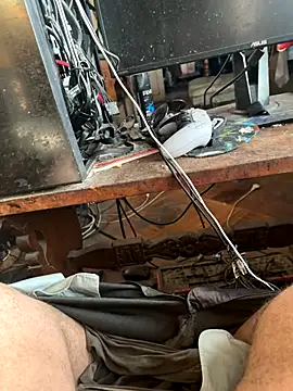 Snapshot of hairyhulk chatting on 10/26/25, 10:04 hairyhulk online show from 10/26/25, 10:04