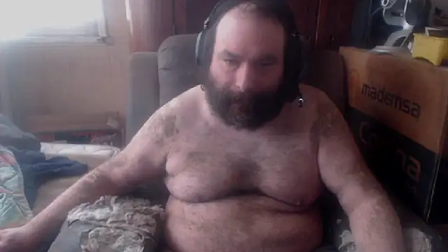 Snapshot of hairyhulk chatting on 11/13/25, 04:39 hairyhulk online show from 11/13/25, 04:39