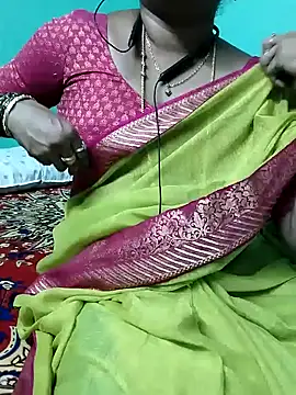 Snapshot of kasmika_kasmika chatting on 12/17/24, 04:43 kasmika kasmika online show from 12/17/24, 04:43