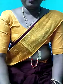 Snapshot of kasmika_kasmika chatting on 01/08/25, 04:00 kasmika kasmika online show from 01/08/25, 04:00