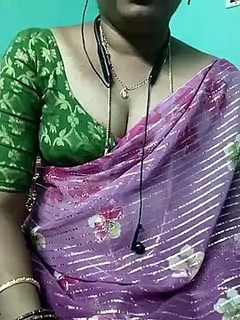 Snapshot of kasmika_kasmika chatting on 02/08/25, 07:38 kasmika kasmika online show from 02/08/25, 07:38