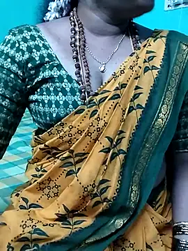 Snapshot of kasmika_kasmika chatting on 02/19/25, 04:44 kasmika kasmika online show from 02/19/25, 04:44