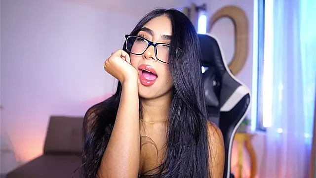 Snapshot of Sara_albrecht chatting on 12/14/24, 12:33 Sara albrecht online show from 12/14/24, 12:33