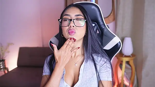 Snapshot of Sara_albrecht chatting on 01/06/25, 12:35 Sara albrecht online show from 01/06/25, 12:35