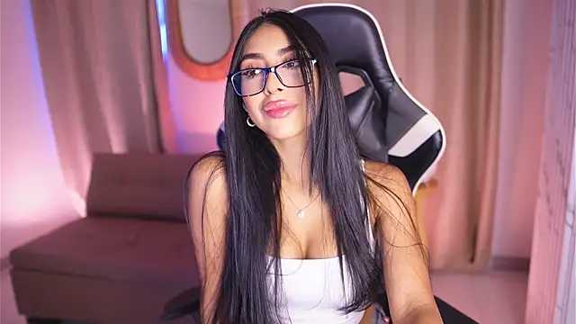 Snapshot of Sara_albrecht chatting on 01/14/25, 12:45 Sara albrecht online show from 01/14/25, 12:45