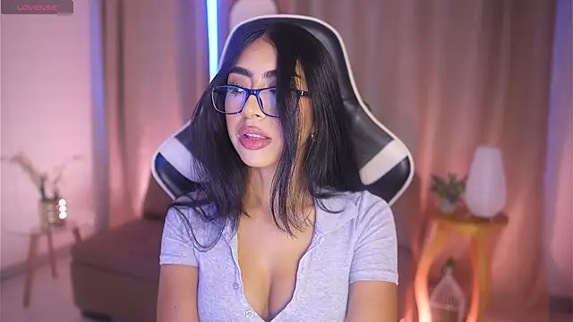 Snapshot of Sara_albrecht chatting on 01/17/25, 12:42 Sara albrecht online show from 01/17/25, 12:42