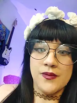 Snapshot of ItsNaiixa chatting on 12/17/24, 10:22 ItsNaiixa online show from 12/17/24, 10:22