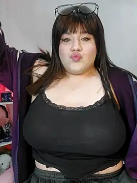 Snapshot of ItsNaiixa chatting on 10/11/25, 10:41 ItsNaiixa online show from 10/11/25, 10:41