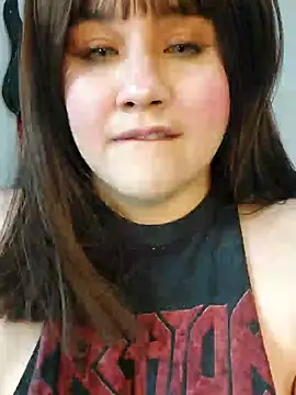 Snapshot of ItsNaiixa chatting on 10/21/25, 10:32 ItsNaiixa online show from 10/21/25, 10:32