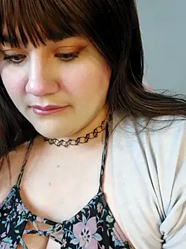 Snapshot of ItsNaiixa chatting on 10/24/25, 12:41 ItsNaiixa online show from 10/24/25, 12:41