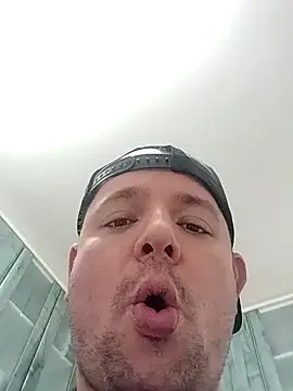 lobito1997 online show from 02/23/25, 01:21