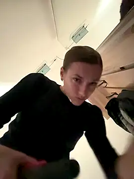 KateRedgar online show from 09/25/25, 12:42