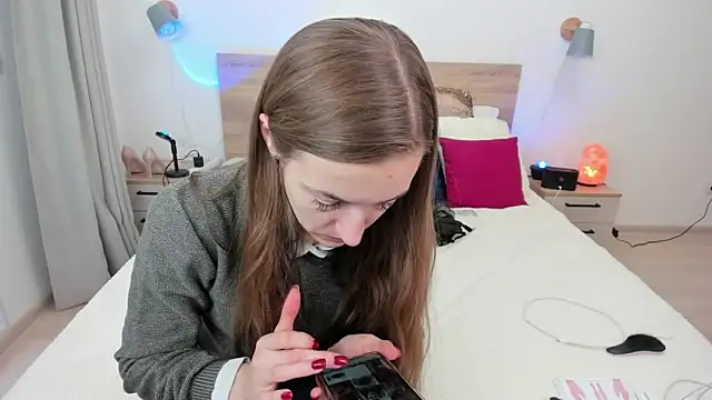 KateRedgar online show from 10/06/25, 07:28