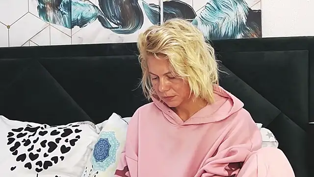 tanyagrey online show from 09/19/25, 06:48