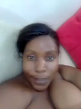 Snapshot of GaggingQueenxx chatting on 02/21/25, 12:06 GaggingQueenxx online show from 02/21/25, 12:06