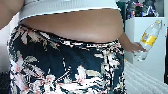 Snapshot of GaggingQueenxx chatting on 09/29/25, 10:42 GaggingQueenxx online show from 09/29/25, 10:42