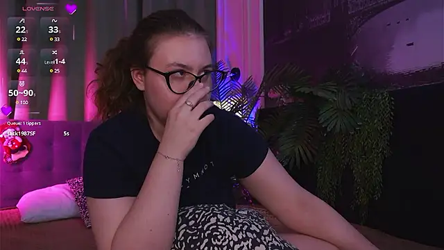 Mia  Peach online show from 12/08/24, 01:13