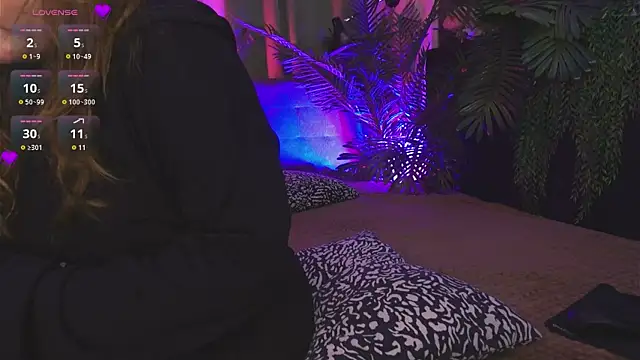 Mia  Peach online show from 12/11/24, 01:15