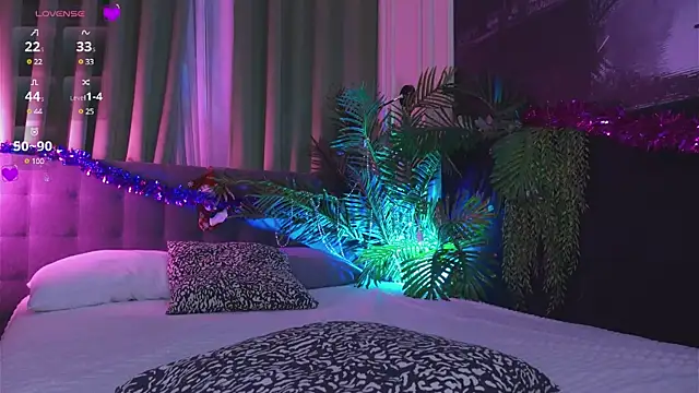 Mia  Peach online show from 12/22/24, 10:36