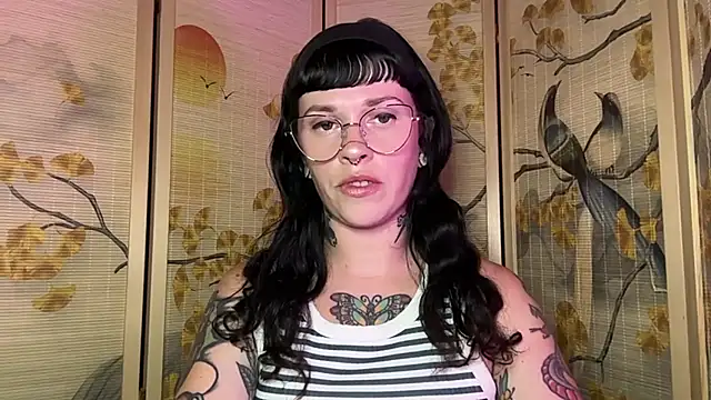 Snapshot of Marcelinegoddess chatting on 07/14/26, 04:06 Marcelinegoddess online show from 07/14/26, 04:06
