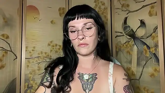 Snapshot of Marcelinegoddess chatting on 07/23/26, 03:48 Marcelinegoddess online show from 07/23/26, 03:48