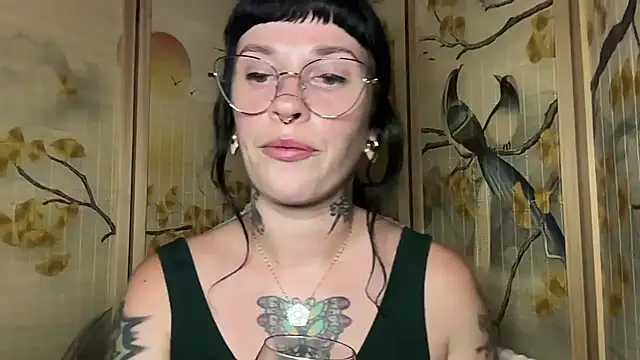 Snapshot of Marcelinegoddess chatting on 07/24/26, 03:59 Marcelinegoddess online show from 07/24/26, 03:59