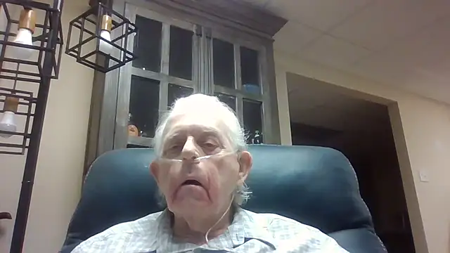Snapshot of bootlegmanz chatting on 04/22/26, 02:29 bootlegmanz online show from 04/22/26, 02:29