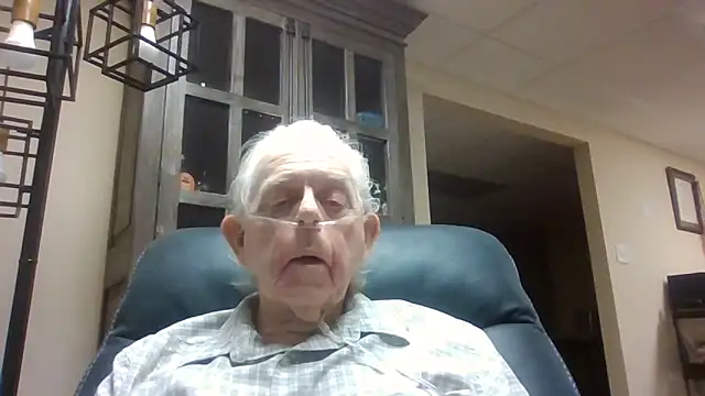 Snapshot of bootlegmanz chatting on 04/23/26, 03:58 bootlegmanz online show from 04/23/26, 03:58