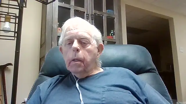 Snapshot of bootlegmanz chatting on 04/26/26, 08:28 bootlegmanz online show from 04/26/26, 08:28