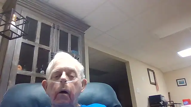 Snapshot of bootlegmanz chatting on 05/20/26, 02:12 bootlegmanz online show from 05/20/26, 02:12