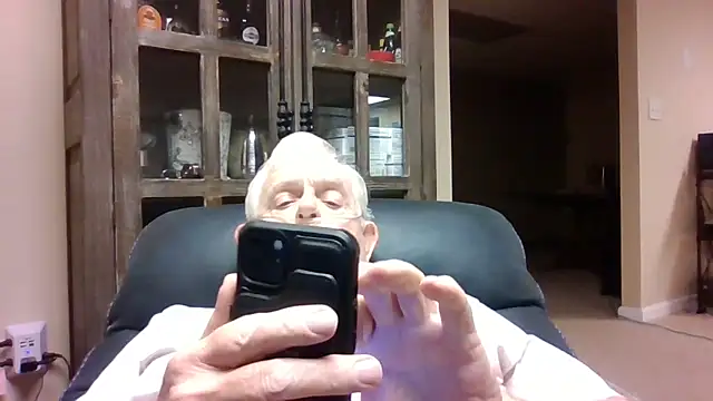 Snapshot of bootlegmanz chatting on 05/30/26, 03:31 bootlegmanz online show from 05/30/26, 03:31