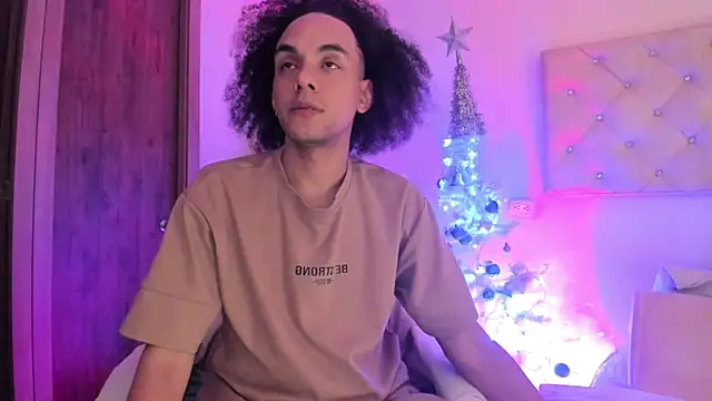 Snapshot of BarbieVenus chatting on 12/17/25, 06:19 BarbieVenus online show from 12/17/25, 06:19