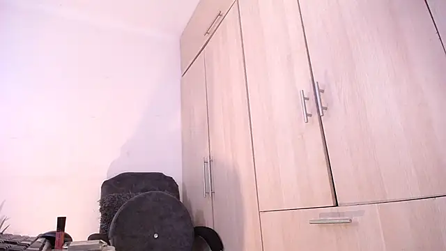 Snapshot of camilasexy111 chatting on 12/04/24, 06:33 camilasexy111 online show from 12/04/24, 06:33