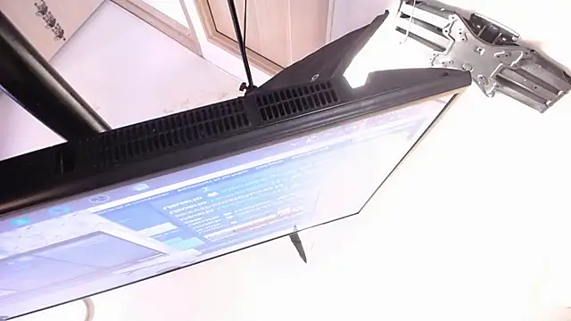 Snapshot of camilasexy111 chatting on 12/12/24, 04:21 camilasexy111 online show from 12/12/24, 04:21