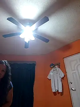 miicheele32 online show from 10/15/25, 07:52