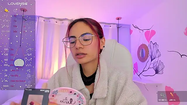 Snapshot of sophiecherry_ chatting on 12/06/24, 09:35 sophiecherry online show from 12/06/24, 09:35