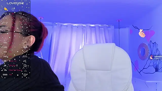 Snapshot of sophiecherry_ chatting on 12/10/24, 09:43 sophiecherry online show from 12/10/24, 09:43