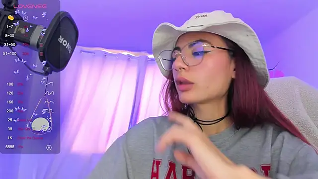 Snapshot of sophiecherry_ chatting on 12/14/24, 09:02 sophiecherry online show from 12/14/24, 09:02