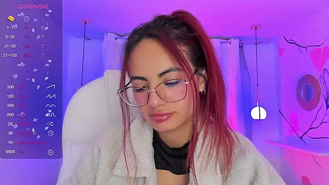 Snapshot of sophiecherry_ chatting on 12/16/24, 12:15 sophiecherry online show from 12/16/24, 12:15