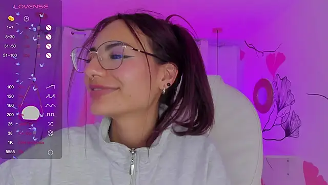 Snapshot of sophiecherry_ chatting on 12/23/24, 12:57 sophiecherry online show from 12/23/24, 12:57