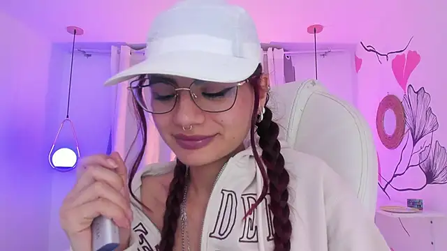 Snapshot of sophiecherry_ chatting on 01/31/25, 10:20 sophiecherry online show from 01/31/25, 10:20