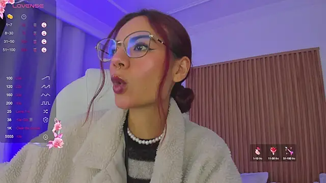 Snapshot of sophiecherry_ chatting on 02/12/25, 07:13 sophiecherry online show from 02/12/25, 07:13