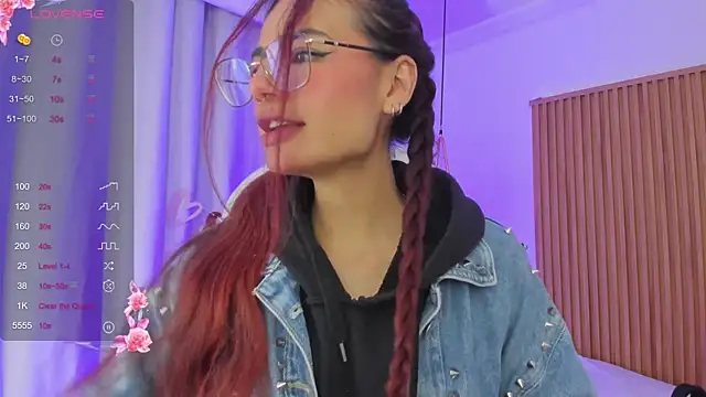 Snapshot of sophiecherry_ chatting on 03/06/25, 05:35 sophiecherry online show from 03/06/25, 05:35