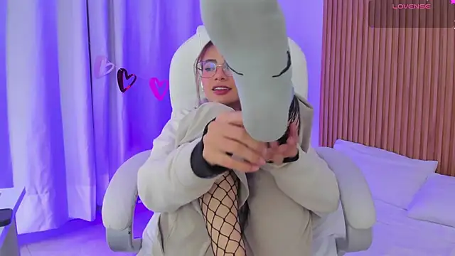 Snapshot of sophiecherry_ chatting on 03/07/25, 05:51 sophiecherry online show from 03/07/25, 05:51