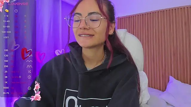 Snapshot of sophiecherry_ chatting on 03/10/25, 05:43 sophiecherry online show from 03/10/25, 05:43