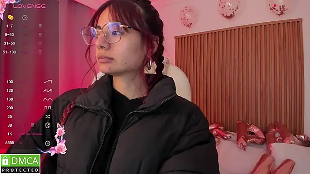 Snapshot of sophiecherry_ chatting on 10/08/25, 06:22 sophiecherry online show from 10/08/25, 06:22