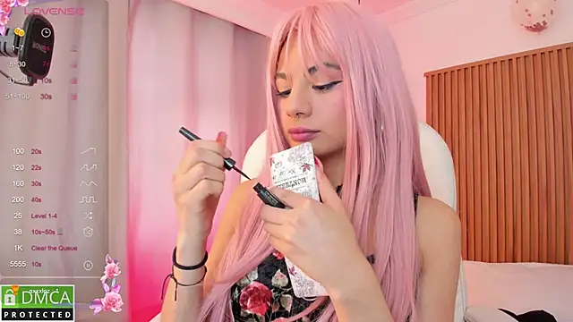 Snapshot of sophiecherry_ chatting on 10/16/25, 09:05 sophiecherry online show from 10/16/25, 09:05