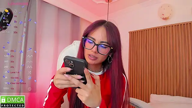 Snapshot of sophiecherry_ chatting on 10/26/25, 08:15 sophiecherry online show from 10/26/25, 08:15