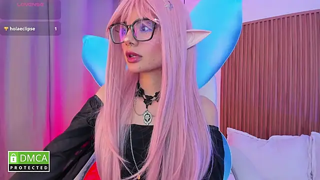 Snapshot of sophiecherry_ chatting on 10/31/25, 07:31 sophiecherry online show from 10/31/25, 07:31